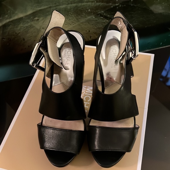 Genuine EUC 7 MK Blk Carla Leather Platform Sandal 4.5 inch heel. - Picture 3 of 16